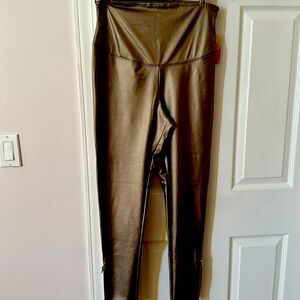 Yummie metallic color leggings